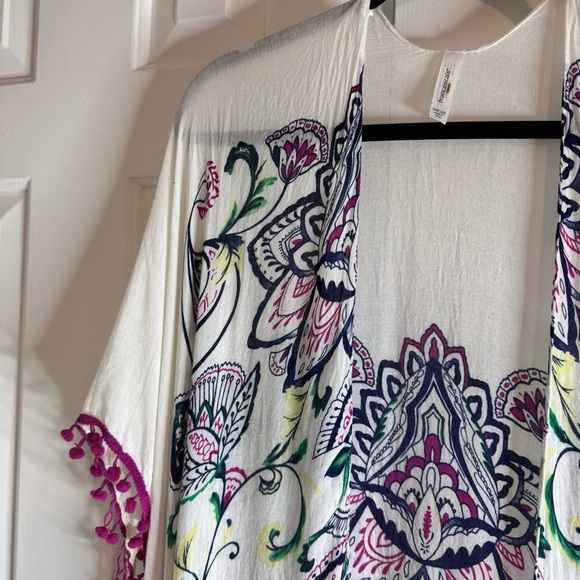 Francesca's Collections Boho Paisley & White Kimono - Picture 8 of 9